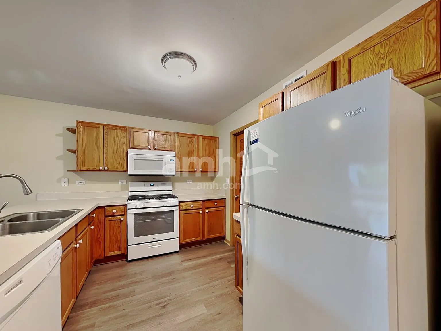 3 bed, 2.5 bath, 1551 sqft, $2,605 — Photo 3