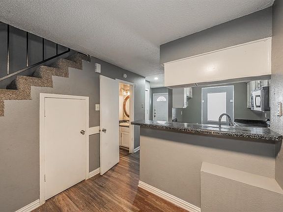 3rd image of 2215 Aspen Dr