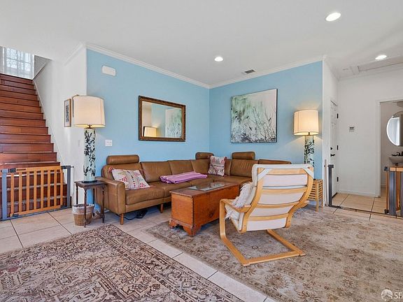 5th image of 820A Almar Ave