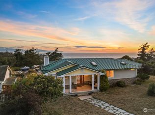 682 El Prado Ave, Coupeville, WA