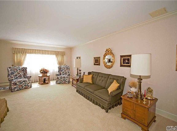 5th image of 25 Arbor Ln