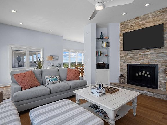 4th image of 4330 Island Dr