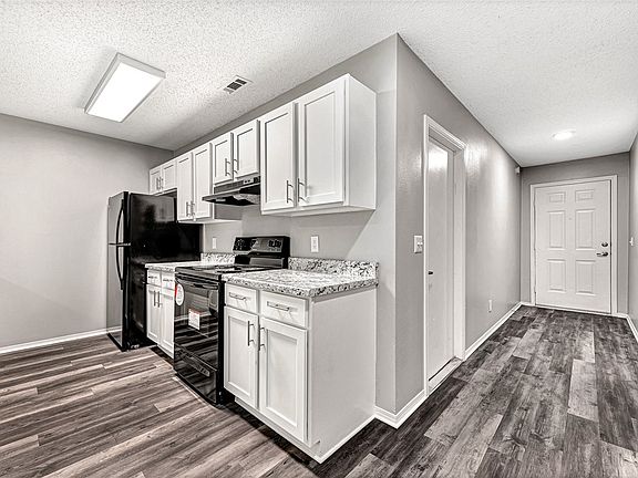 3rd image of 1298 N Boxley Ave