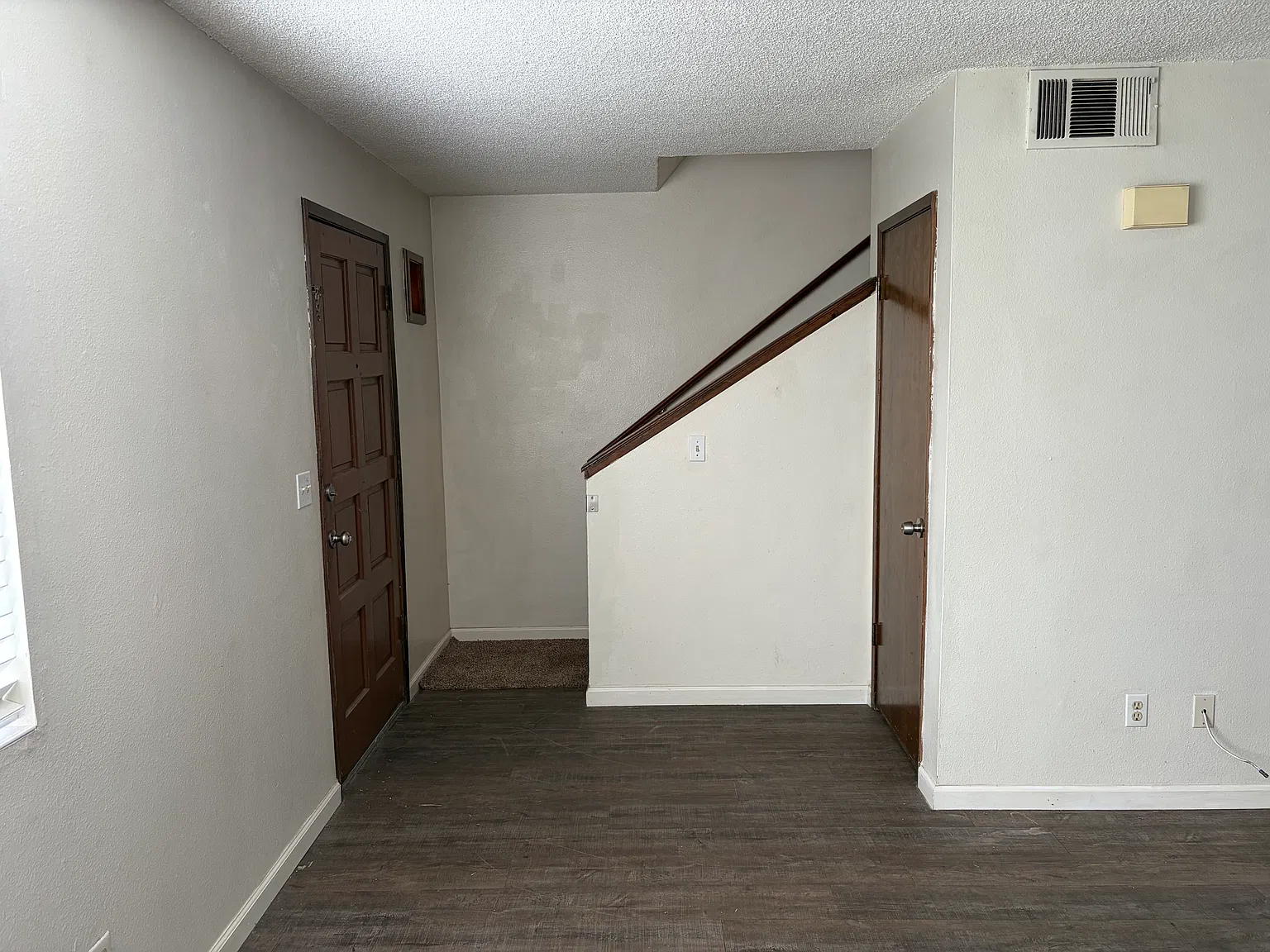 2 bed, 1.5 bath, 900 sqft, $1,350 — Photo 4