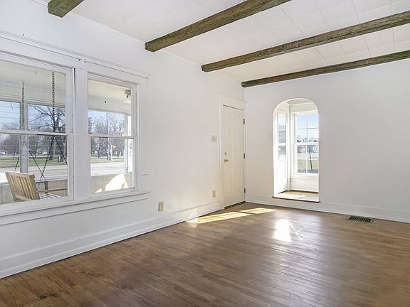 4th image of 3947 Lincolnway E