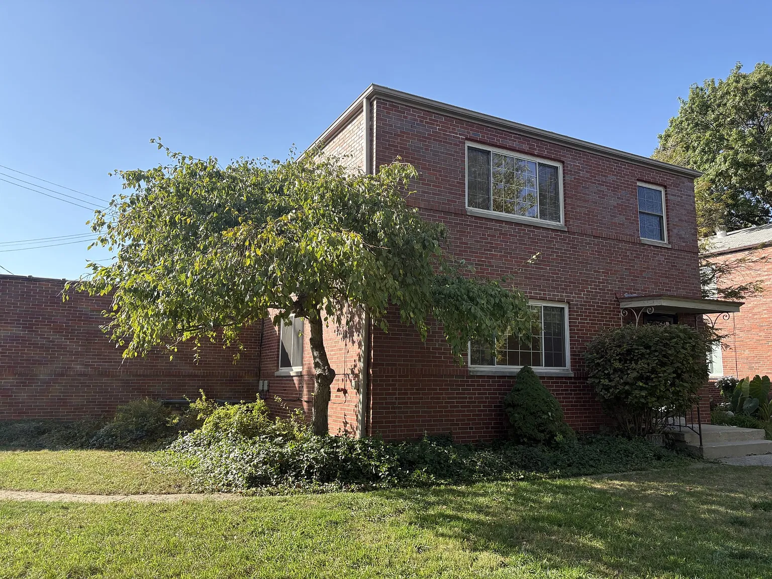 3 bed, 1227 sqft, $2,195 — Photo 2