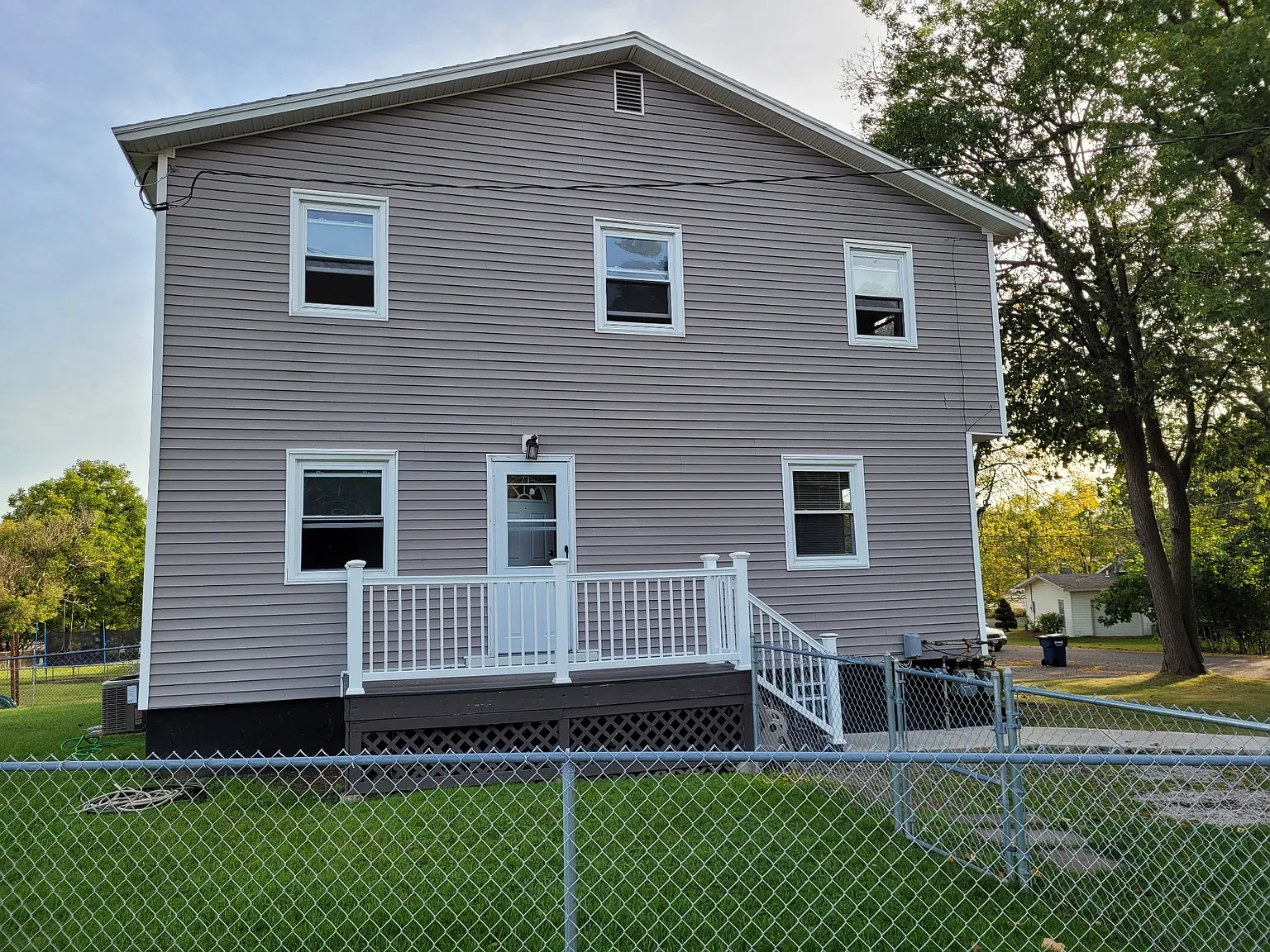 3 bed, 1000 sqft, $1,950 — Photo 2