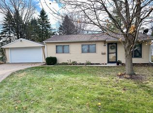 2317 23rd Street Ct, Bettendorf, IA