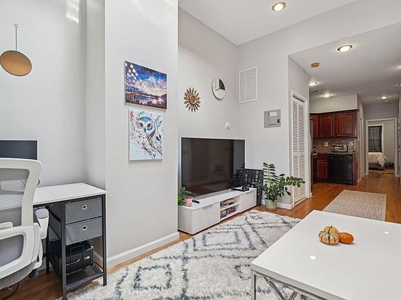 3rd image of 142 Webster Ave APT 2L