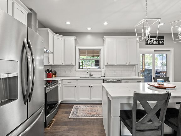 5th image of 3025 Charleston Gardens Blvd
