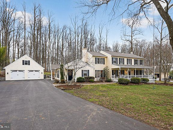 3rd image of 273 Deerhaven Way
