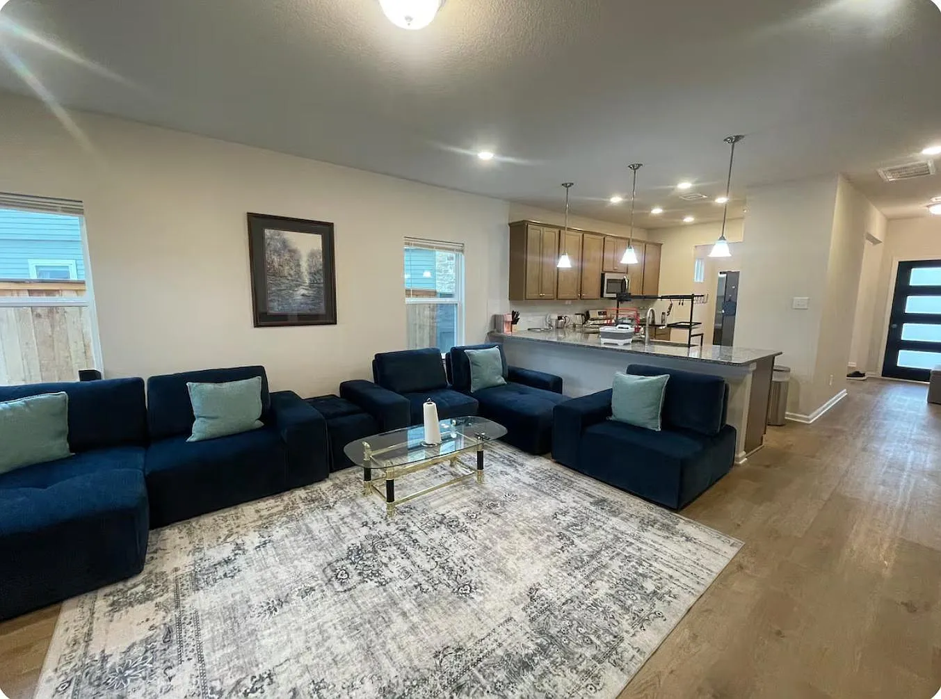 4 bed, 2.5 bath, 2276 sqft, $2,400 — Photo 2