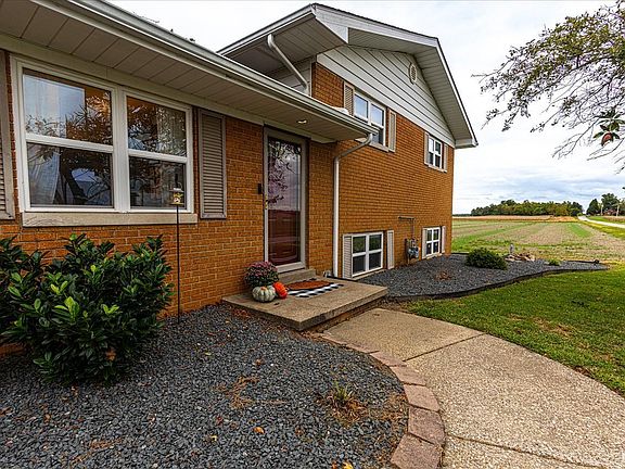 4th image of 2399 Libbert Rd