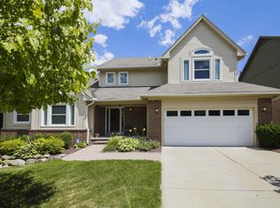 28678 Golf Pointe Blvd, Farmington Hills, MI 48331