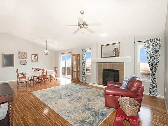 3rd image of 208 N Salt Creek Ct