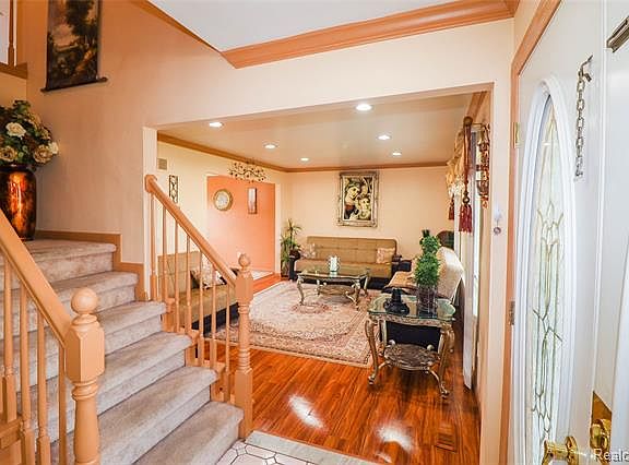 4th image of 38645 Woodmont Dr
