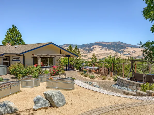 1000 Strawberry Ln, Ashland, OR 97520