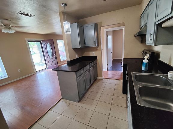 3rd image of 1137 Saint Ann St