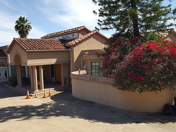 4th image of 2421 Royal Crest Dr