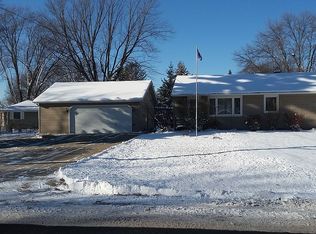 2137 Prosperity Rd N, Maplewood, MN 55109