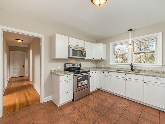 4th image of 101 Woodvale Ave
