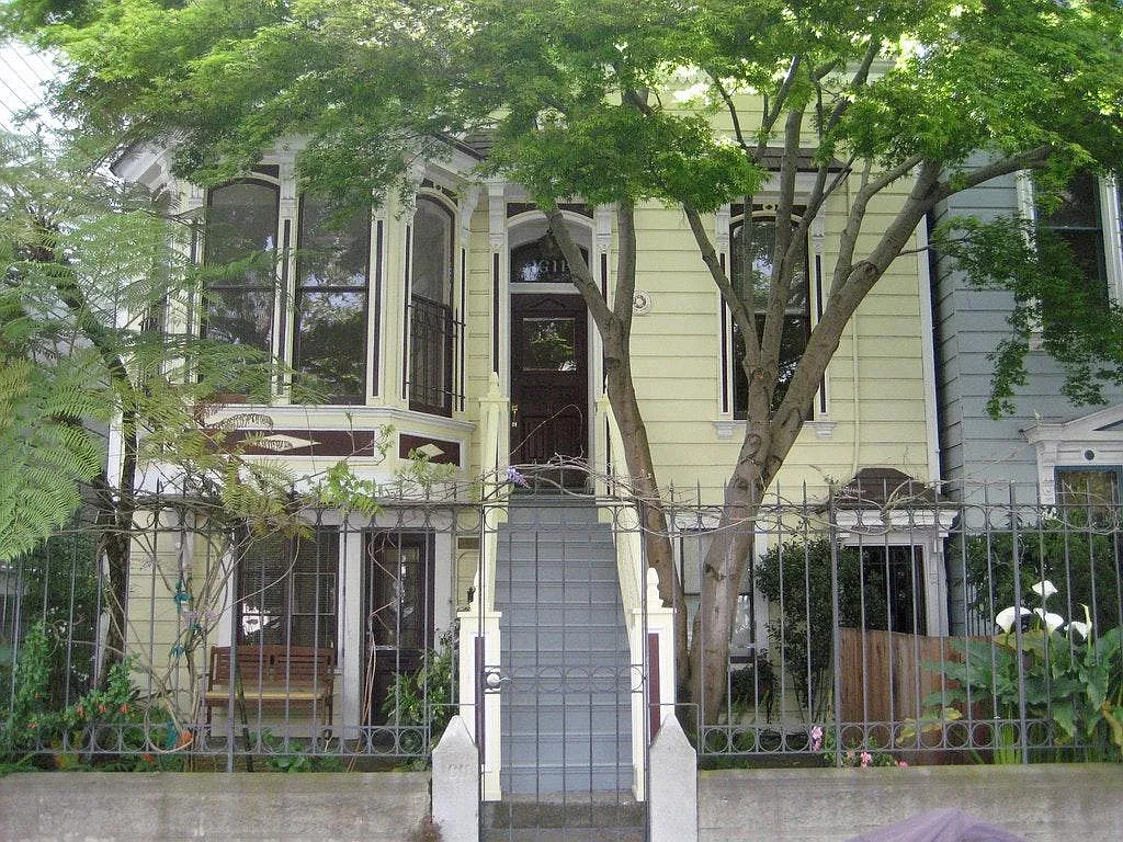 2 bed, $5,850 — Photo 1