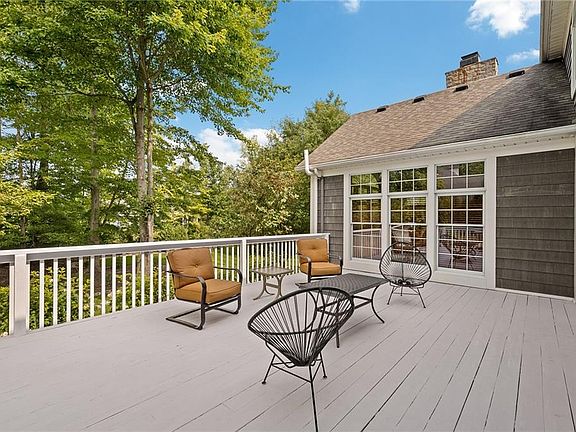 5th image of 555 Oakmont Ln