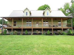 141 Greenbriar Rd, Hampton, TN 37658