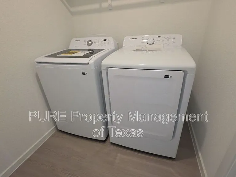 313 Stratus Ln — Photo 32