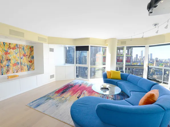 200 East 61st Street 35D image 2 of 10