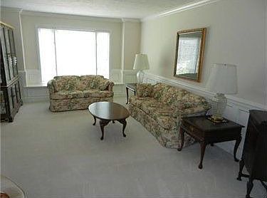 2nd image of 414 Chestnut Grv