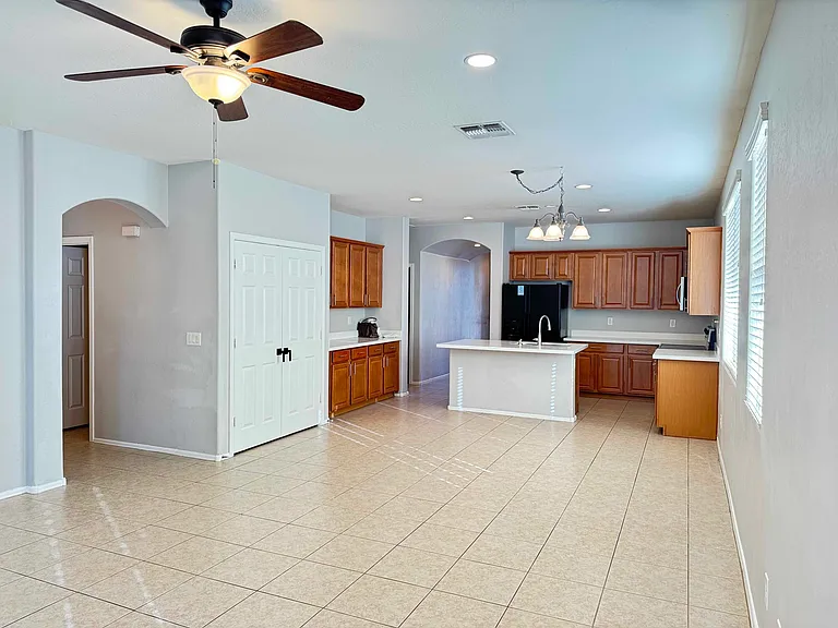1376 E Mia Ln — Photo 5