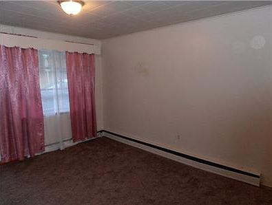 2nd image of 454 Laurel St