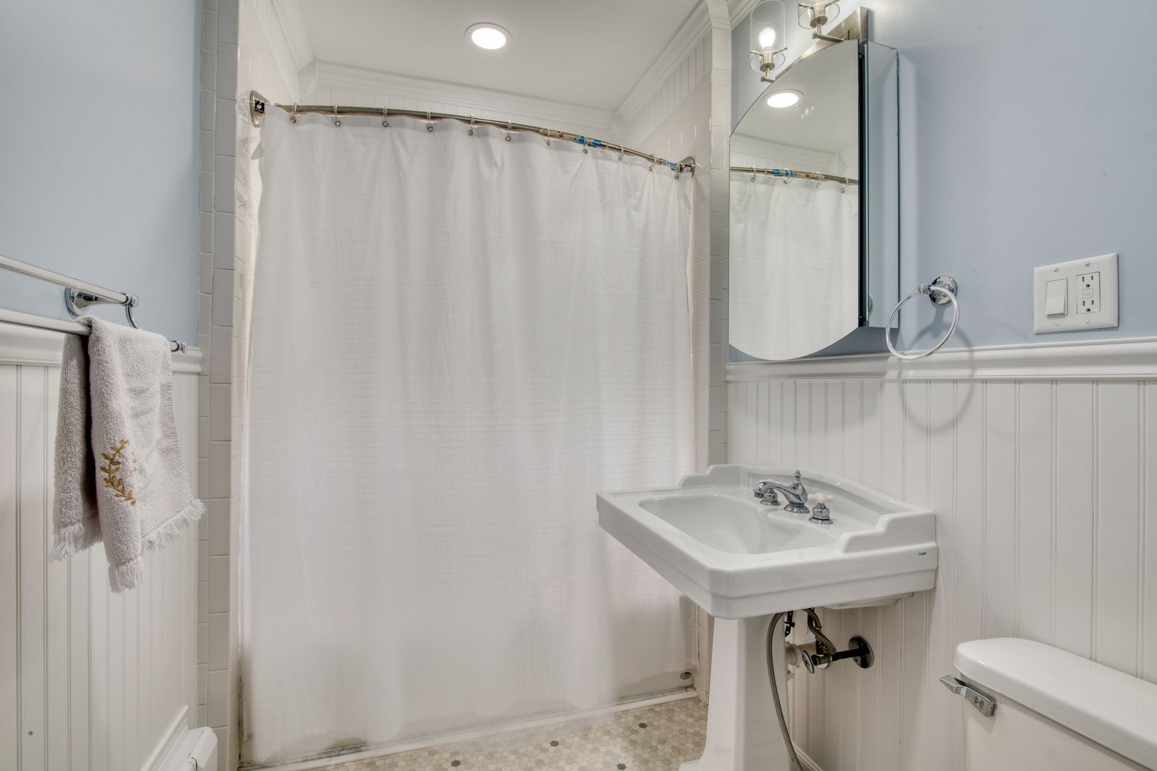  Full Bathroom - Main House