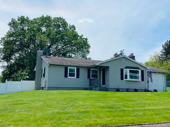 12 Autumn St, Holyoke, MA 01040