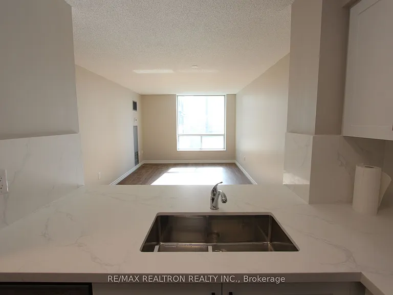 18 Pemberton Ave #Penthouse 01 — Photo 6