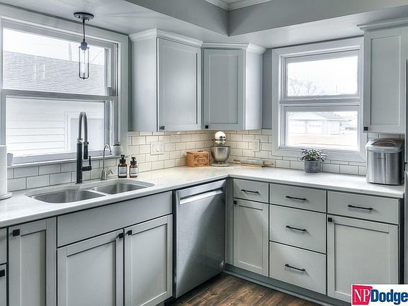 5th image of 641 Willow St