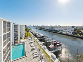 108 Paradise Harbour Blvd