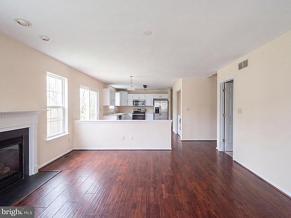 3rd image of 32 Leena Ln
