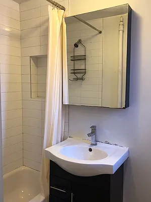 Rented by Evergreen Realty & Investments | media 10