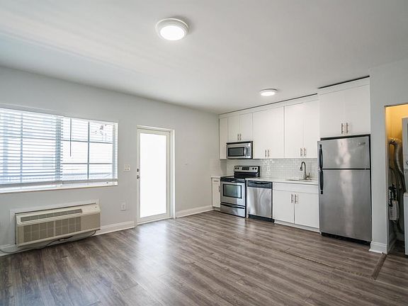 4th image of 8401 Byron Ave Unit 3-8401-3