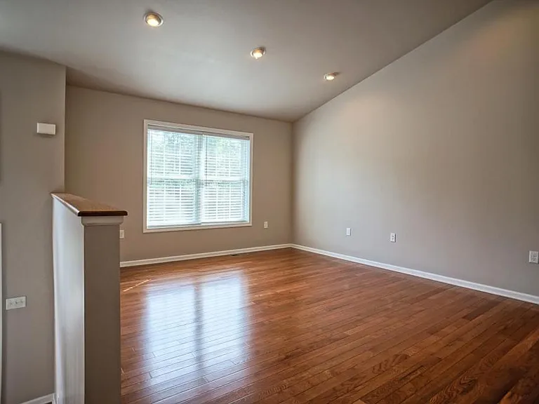 654 Cornhill Rd — Photo 4