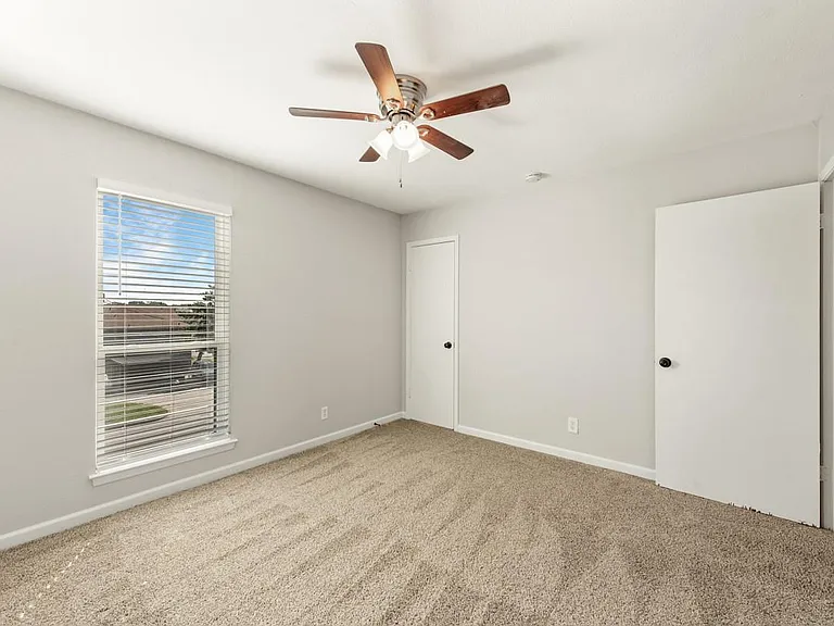 7700 Chapin Rd #5 — Photo 12