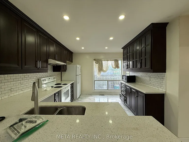 556 McCowan Rd — Photo 14