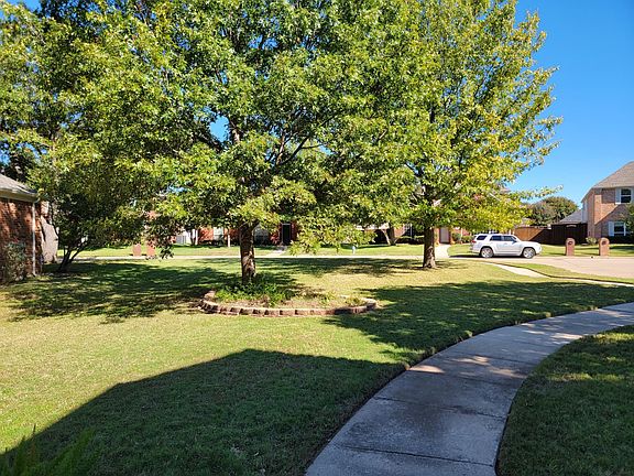 3rd image of 8609 Crested Cove Ct
