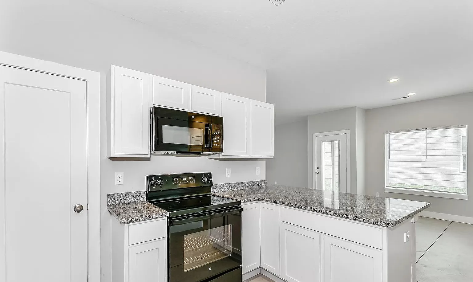 3 bed, 1200 sqft, $1,495 — Photo 2