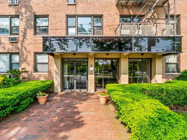 1 Birchwood #2J, Mineola, NY 11501