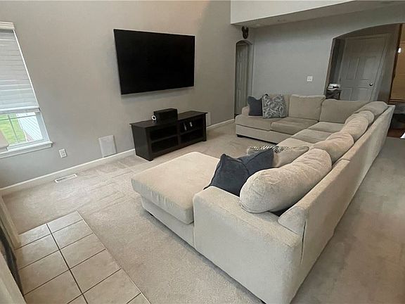 4th image of 8892 Oakbrook Cir