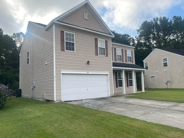 571 English Oak Cir, Moncks Corner, SC 29461
