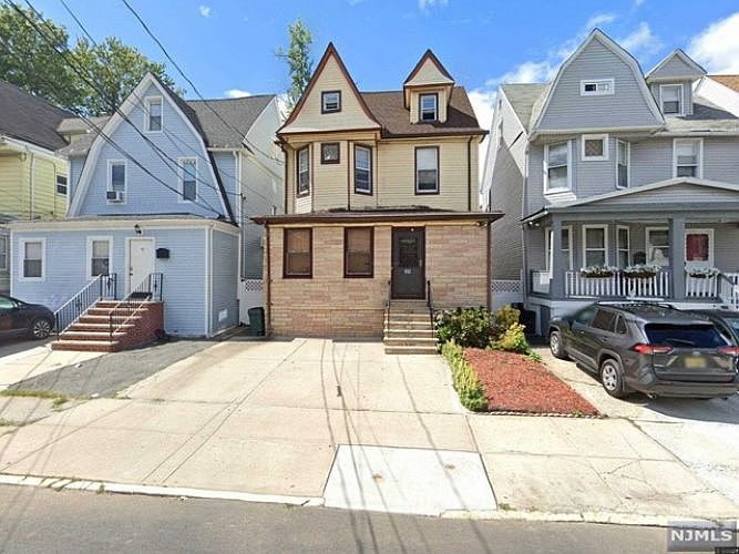 1st image of 39 Saint Paul Ave